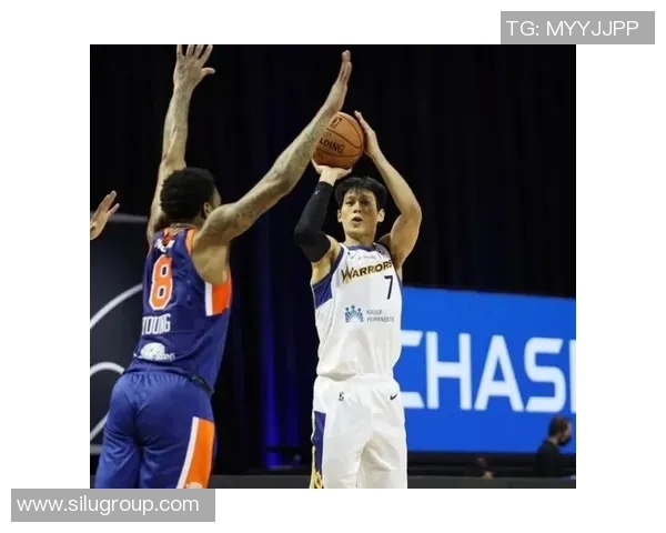 林书豪带领球队逆转胜出，成为赛场焦点