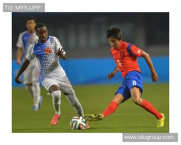 中国与韩国足球赛场冲突引发热议双方球员为何频频发生肢体冲突